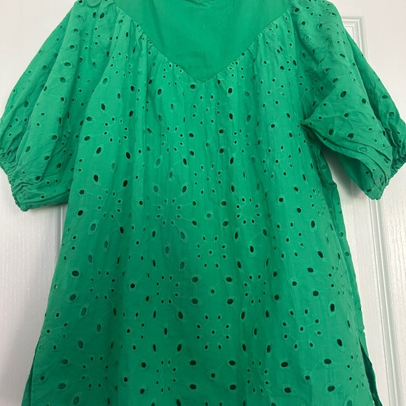 Women’s Eyelet Top NWOT Size Small Green - Picture 3 of 6